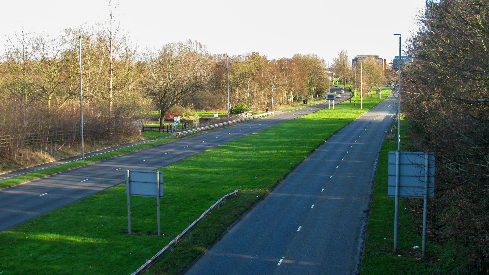 Sankey Way crosses the canal just above water level