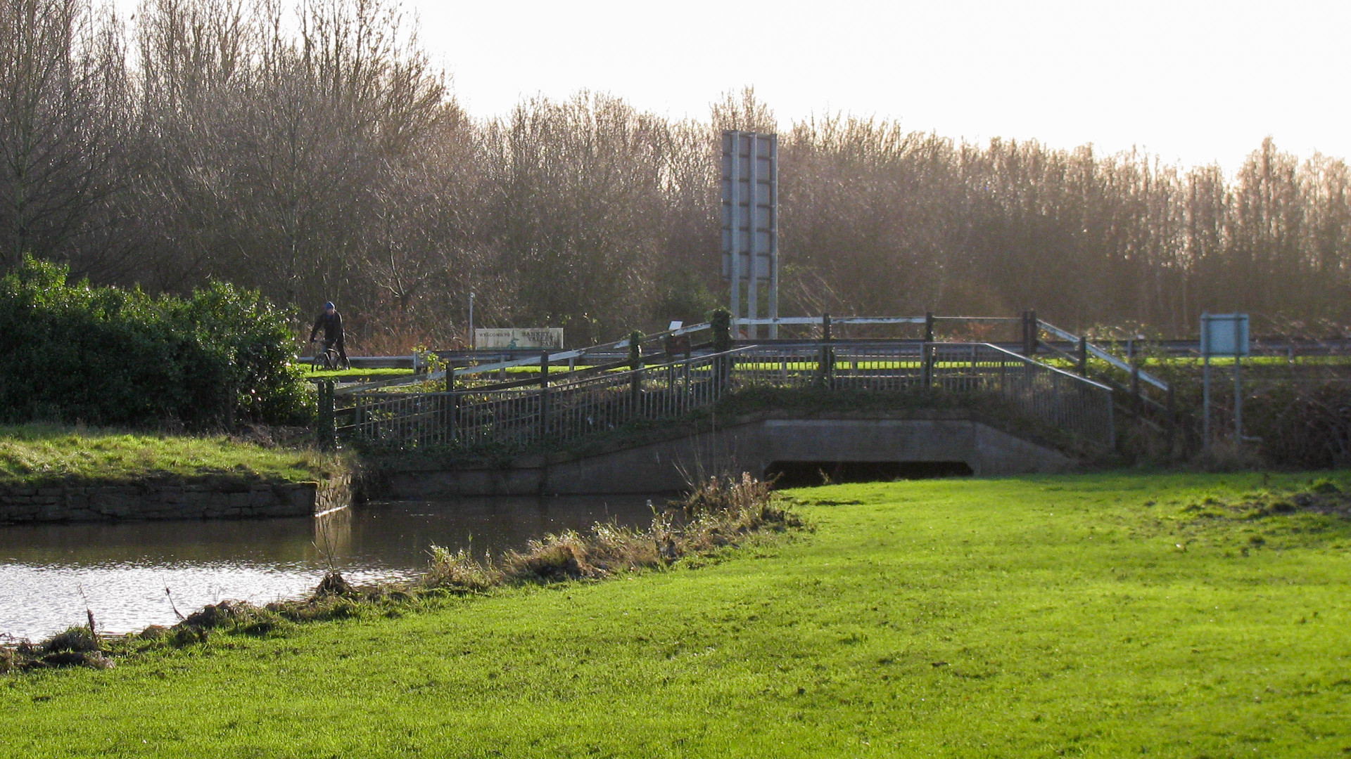 Sankey Way crosses the St Helens Canal just above water level