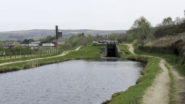 Looking up the Huddersfield Narrow Canal towards summit.